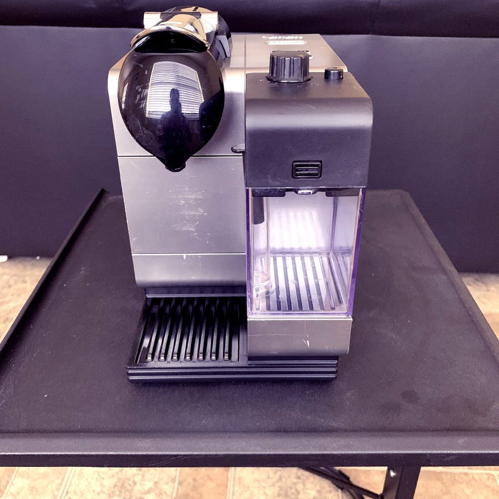 NESSPRESSO LATTISSIMO DE'LONGHI MACHINE